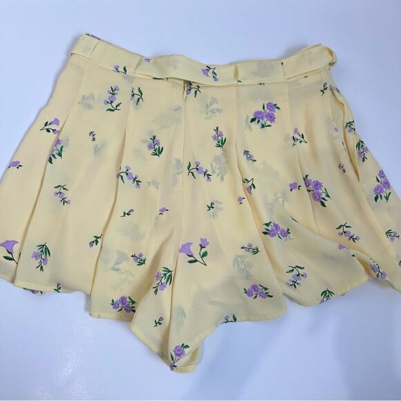 Aritzia Sunday Best Westley Short in Pastel Yellow Orchid Sz 4 - Picture 5 of 9